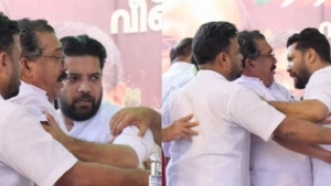 സതീശന്‍റെ പുതുയു​ഗ യാത്രാ സ്വീകരണ വേദിയിൽ ഉന്തും തള്ളും