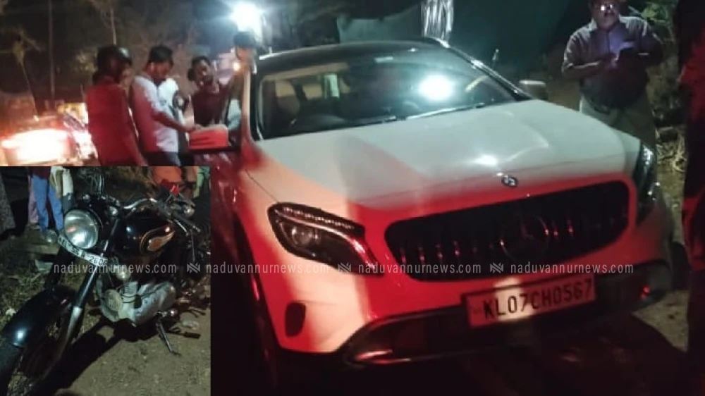  നടുവണ്ണൂർ കാട്ടിൽ പുതിയോട്ടിൽ മുക്കിൽ രണ്ട് കാറുകളും ബുള്ളറ്റും കൂട്ടിയിടിച്ച് രണ്ടുപേർക്ക്