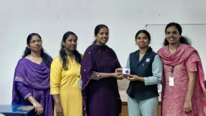 മേപ്പയ്യൂർ സ്കൂൾ വിദ്യാർത്ഥിനികൾക്ക് സാനിറ്ററി ഉപകരണങ്ങൾ വിതരണം ചെയ്തു