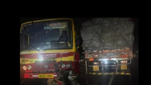 ഫറൂക്കിൽ കെഎസ്ആർടിസി ബസ് ചരക്ക് ലോറിയുടെ പിന്നിലിടിച്ച് അപകടം