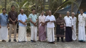 അനന്തമായി നീളുന്ന റോഡ് നിർമാണം : ജനപ്രതിനിധികൾ ശ്രദ്ധക്ഷണിക്കൽ സമരം നടത്തി