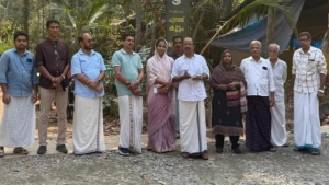 
                        അനന്തമായി നീളുന്ന റോഡ് നിർമാണം : പൂനത്ത് ജനപ്രതിനിധികളുടെ ശ്രദ്ധക്ഷണിക്കൽ സമരം 