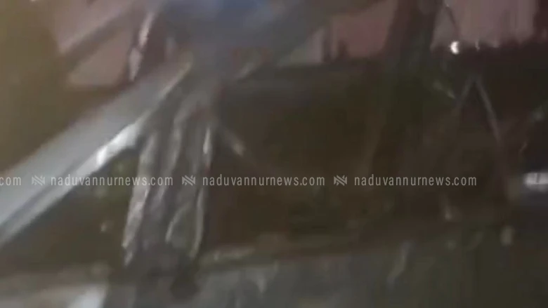 കോഴിക്കോട് സമസ്ത സെൻ്ററിന് സമീപം നിർത്തിയിട്ട ഇന്നോവ കാർ കത്തി നശിച്ചു