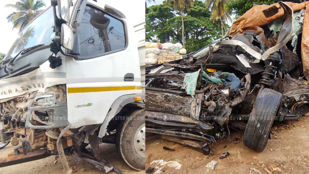  കോഴിക്കോട്ട് കാറും ലോറിയും കൂട്ടിയിടിച്ച് മൂന്നു പേർക്ക് ദാരുണാന്ത്യം