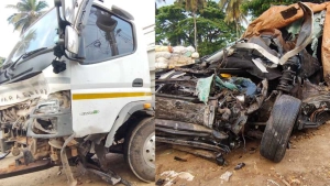 കോഴിക്കോട്ട് കാറും ലോറിയും കൂട്ടിയിടിച്ച് മൂന്നു പേർക്ക് ദാരുണാന്ത്യം