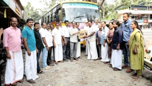 കിടപ്പ് രോഗികൾക്ക് സമ്മാന പ്പൊതികളുമായി ഉള്ളിയേരിയിലെ വ്യാപാരികൾ