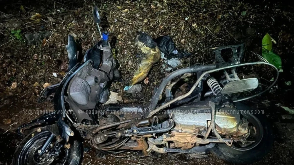 മടിയിൽ വെച്ച പടക്കംപൊട്ടി കീഴൽ സ്വദേശികളായ യുവാക്കൾക്ക് ഗുരുതര പരിക്ക്