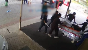 
                        ആശുപത്രിയിലേക്കുള്ള യാത്രയ്ക്കിടെ യുവതി കാറിൽ പ്രസവിച്ചു 