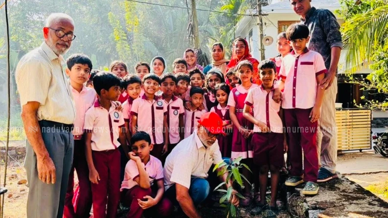  വന്മുകം-എളമ്പിലാട് എം.എൽ.പി.സ്കൂളിൽ മാധവ് ഗാഡ്ഗിലിന് ഓർമ്മ മരമൊരുക്കി