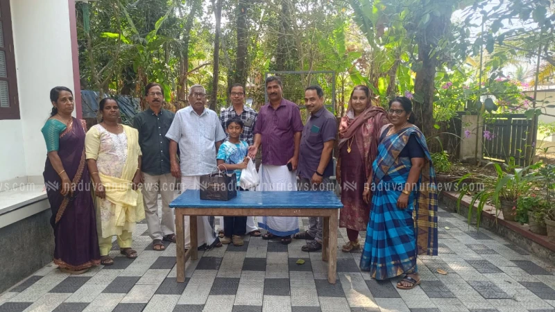  ഗണിതം മധുരമാക്കിയ അദ്ധ്യാപകനരികിൽ 40 വർഷത്തിന് ശേഷം അവരെത്തി