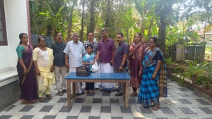 ഗണിതം മധുരമാക്കിയ അദ്ധ്യാപകനരികിൽ 40 വർഷത്തിന് ശേഷം അവരെത്തി