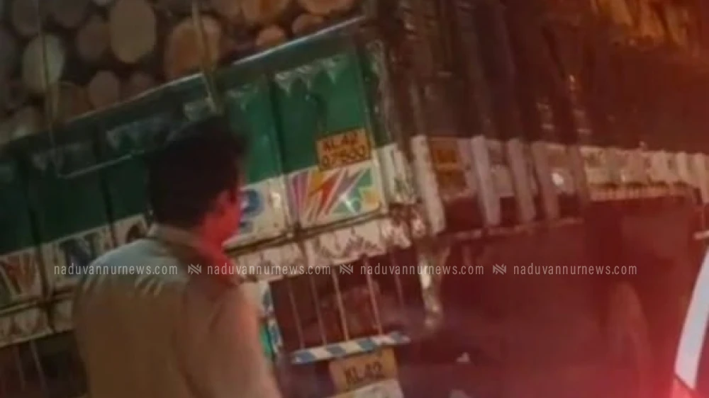  താമരശ്ശേരി ചുരത്തിൽ ലോറി കുടുങ്ങി, ഗതാഗത തടസ്സം