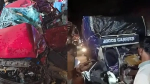 കുന്നമംഗലത്ത് കാറും പിക്കപ്പ് വാനും കൂട്ടിയിടിച്ച് മൂന്ന് പേർ മരിച്ചു