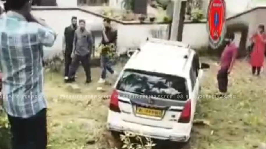  ഓമശ്ശേരിയിൽ നിയന്ത്രണം വിട്ട കാർ താഴ്ചയിലേക്ക് പോയി അപകടം