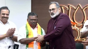 സിപിഐഎം മുൻ എംഎൽഎ എസ് രാജേന്ദ്രൻ ബിജെപിയിൽ ചേർന്നു; ഒപ്പം ഗുരുനാഥനും