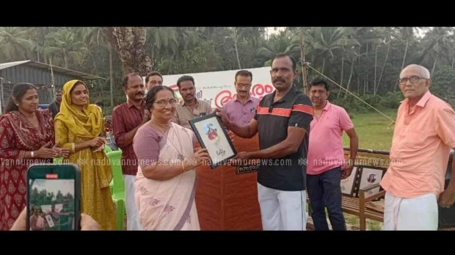  ഏർളി ബേർഡ്സ് കാരയിൽ നട കൂട്ടായ്മ പ്രതിഭകളെ ആദരിച്ചു