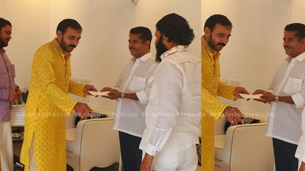  പോറ്റിയും അടൂര്‍ പ്രകാശും ബെംഗളൂരുവിൽ കൂടിക്കാഴ്ച നടത്തി