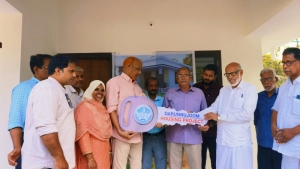 അരിക്കുളത്ത് ദാറുന്നുജൂം സ്നേഹഭവനം കൈമാറി
