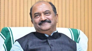 
                        സംസ്ഥാനത്ത് സർക്കാർ ജീവനക്കാരുടെ ശമ്പളം പരിഷ്കരിക്കും;ഡി എ കുടിശ്ശിക മുഴുവൻ നൽകും