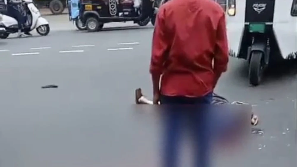  കോഴിക്കോട് കോവൂരിൽ സ്കൂട്ടർ അപകടം രണ്ടുപേർക്ക് പരിക്ക്