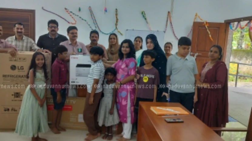 ബഡ്സ് സ്കൂളിന് പഠനോപകരണങ്ങൾ നല്കി.