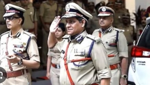 പോലീസ് ഡ്യൂട്ടി സമയത്ത് മാത്രമേ യൂണിഫോം ധരിക്കേണ്ടതുള്ളു. നിർദ്ദേശങ്ങളുമായി ഡി ജി പി