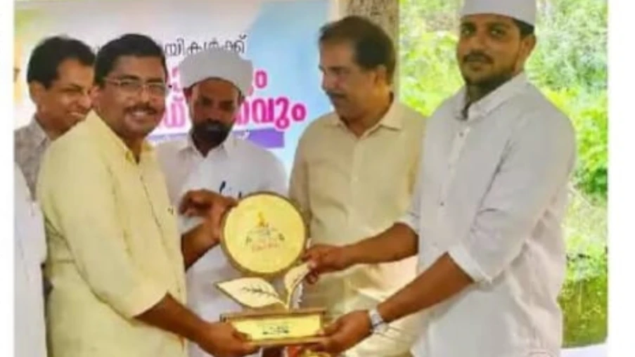 ഉന്നത വിജയികളെ അനുമോദിച്ചു.