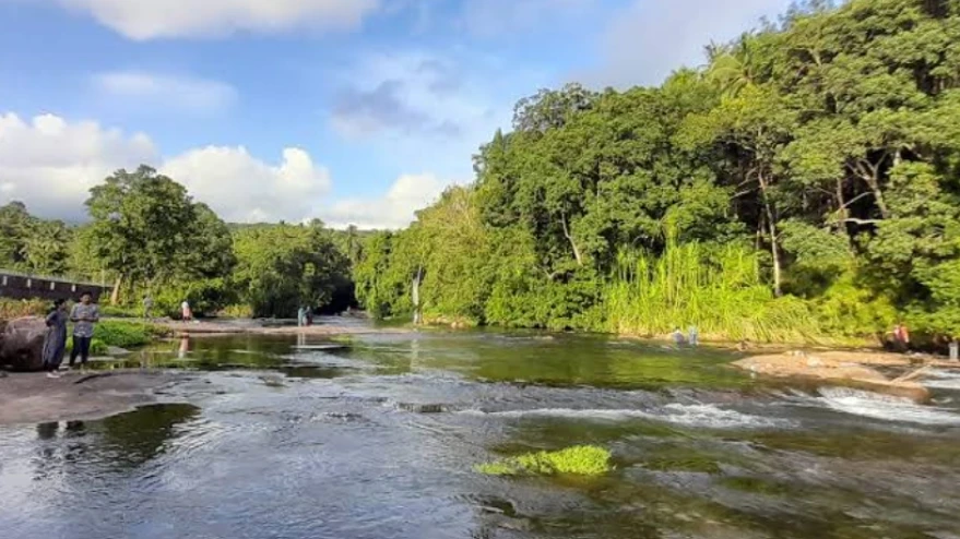  പൂനൂർ പുഴയിൽ ഇറങ്ങിയ യുവാവിനെ കാണാതായി