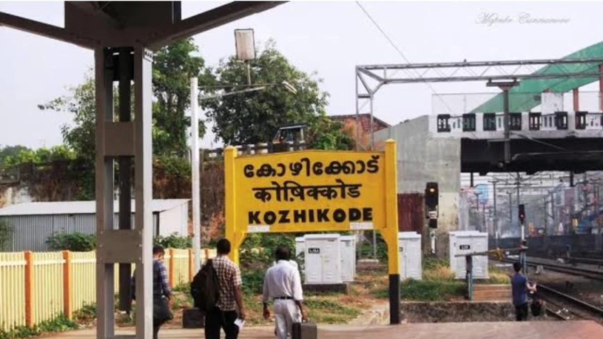  കോഴിക്കോട് റെയിൽവെ സ്റ്റേഷനിൽ ക്ലോക്ക് ടവർ തകർന്നുവീണു.