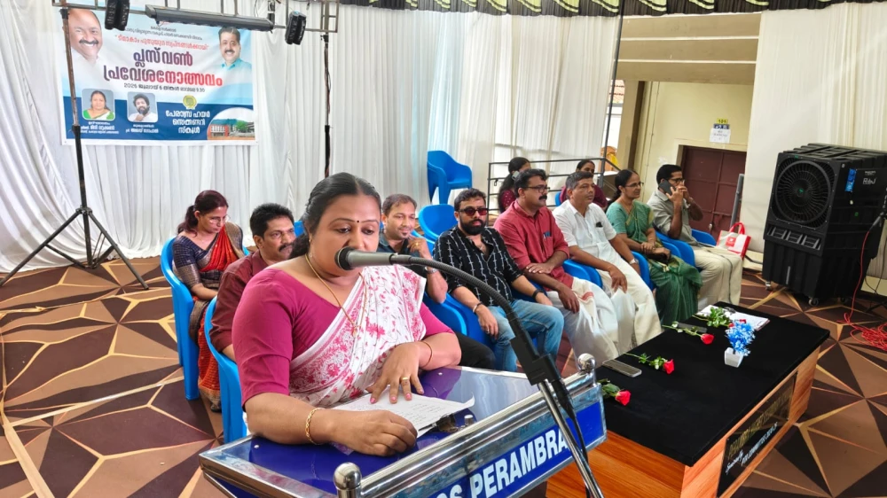  നവാഗതരെ ആവേശപൂർവ്വം സ്വീകരിച്ച് പ്ലസ് വൺ പ്രവേശനോത്സവം നടത്തി.