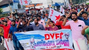 തട്ടുകടകൾ ഒഴിപ്പിച്ചതിനെതിരെ ഡി വൈ എഫ് ഐ