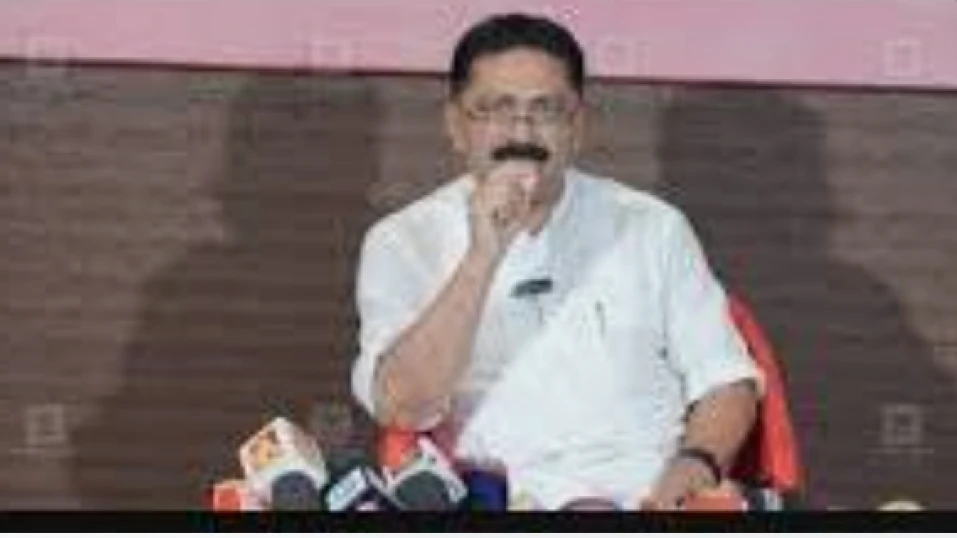  ഒരു അധ്യാപകൻ ചെയ്യുന്ന വാത്സല്യത്തോടെയാണ് കുട്ടിയുടെ ചെവിയിൽ പിടിച്ചതെന്ന് കെ ടി ജലീൽ.