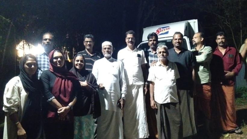  കാരയാട് സോളാർ വിളക്കുകൾ മിഴിതുറന്നു.