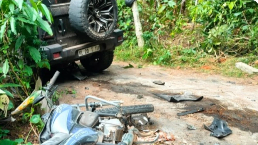  പണയ തട്ടിപ്പ് കേസിലെ പ്രതി പോലീസിനെ ആക്രമിച്ചു.