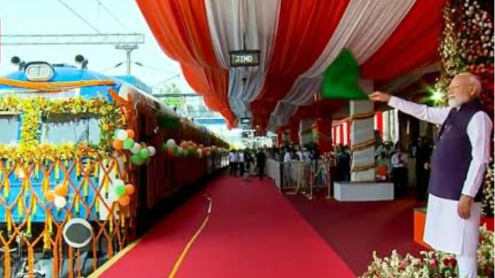 രാജ്യത്തെ ആദ്യ ഹൈഡ്രജൻ ട്രയിൻ പ്രധാനമന്ത്രി ഫ്ലാഗ് ഓഫ് ചെയ്തു.