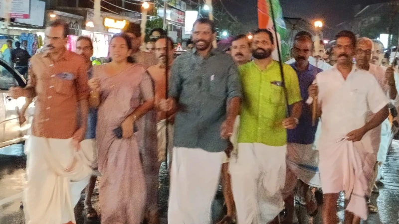 നടുവണ്ണൂരിൽ കോൺഗ്രസ്  പന്തം കൊളുത്തി പ്രതിഷേധ പ്രകടനം