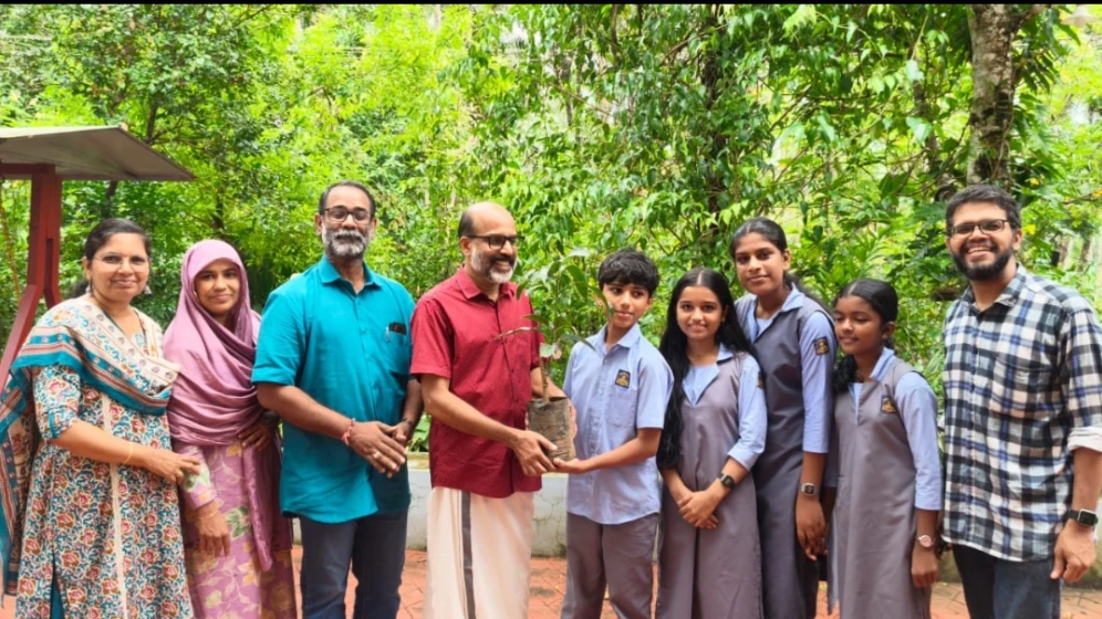  ഡോ. പി.സുരേഷിന്  ആദരവായി മറതി സ്മൃതിമരം നൽകി സ്മാർട്ട്  പാലോറ