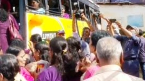 കെ എസ് ആർ ടി സി ബസിൽ നിന്നും വിദ്യാർത്ഥിനി വീണു പരിക്കേറ്റു.