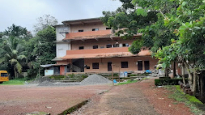  റാഗിംഗ് തടയാൻ വിചിത്ര നടപടിയുമായി ഈസ്റ്റ് ഹിൽ ഹയർ സെക്കണ്ടറി സ്കൂൾ