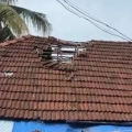 കൊച്ചിയിൽ വിമാനം താഴ്ന്ന് പറന്ന് വീടിന്റെ മേൽകൂര തകർന്നു.
