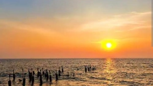 ബീച്ച് കേന്ദ്രീകരിച്ച് അനധികൃത ഡോർമിറ്ററികൾ