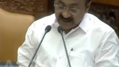  നിയമസഭയിൽ വി ഡി സതീശൻ പുതുക്കിയ ബഡ്ജറ്റ് ന്നവതരിപ്പിച്ചു.