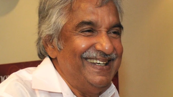  ഓരോ കുടുംബത്തിനും 25 ലക്ഷം രൂപയുടെ ഉമ്മൻ ചാണ്ടി ആരോഗ്യ ഇൻഷൂറൻസ്