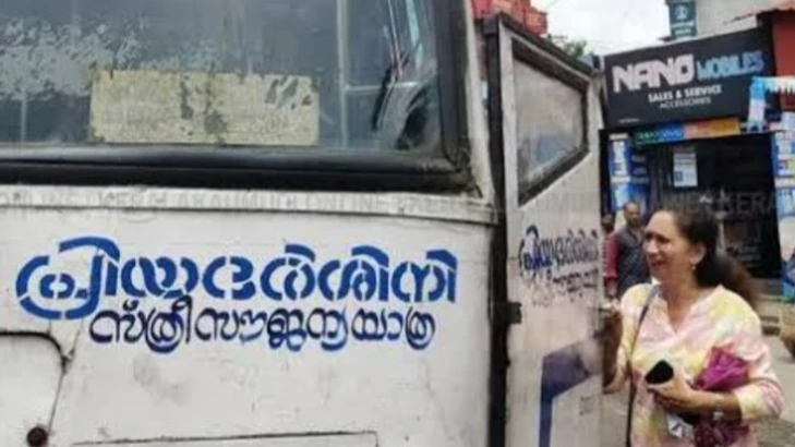  പ്രീയദർശിനി ബസുകളിൽ  ടൂറിസ്റ്റ് കേന്ദ്രങ്ങളിലേക്ക്  അമിതമായ  തിരക്ക്