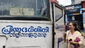 പ്രീയദർശിനി ബസുകളിൽ  ടൂറിസ്റ്റ് കേന്ദ്രങ്ങളിലേക്ക്  അമിതമായ  തിരക്ക്