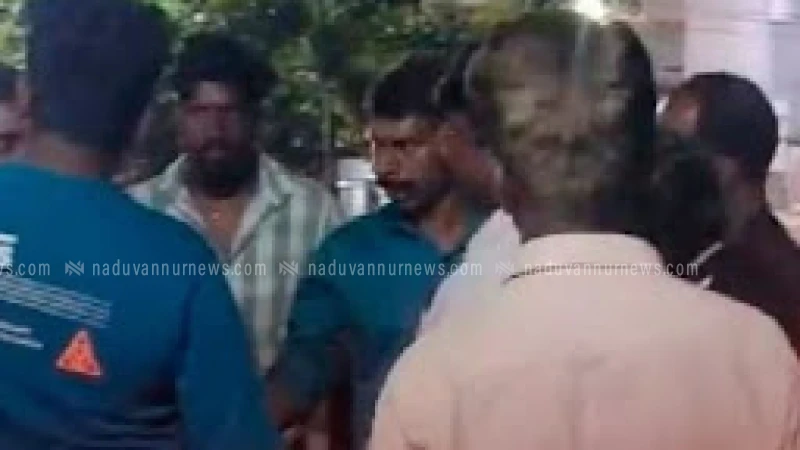  താമരശ്ശേരിയിൽ ഉത്സവത്തിനിടെ ഉണ്ടായ തർക്കത്തിന് പിന്നാലെ മൂന്ന് പേർക്ക് വെട്ടേറ്റു