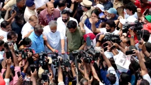 സ്വപ്നസാക്ഷാത്കാരം; പെരുമ്പളം പാലം നാടിന് സമര്‍പ്പിച്ച് മുഖ്യമന്ത്രി