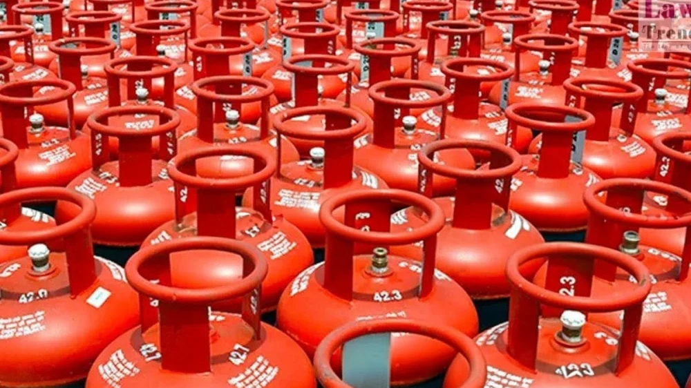  പാചക വാതക വില വർധനവിന് പിന്നാലെ സിലിണ്ടർ ബുക്കിങ്ങിനും നിയന്ത്രണം