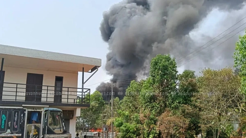  മന്ദം കാവിലെ പ്ലാസ്റ്റിക് നിർമ്മാണ കമ്പനിയിൽ വൻ തീപിടുത്തം