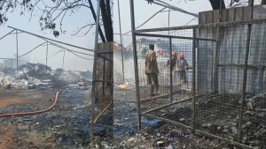 മന്ദംകാവ് പ്ലാസ്റ്റിക് കമ്പനി തീപിടുത്തം; മാറ്റിപ്പാർപ്പിച്ചത് എട്ടോളം വീട്ടുകാരെ